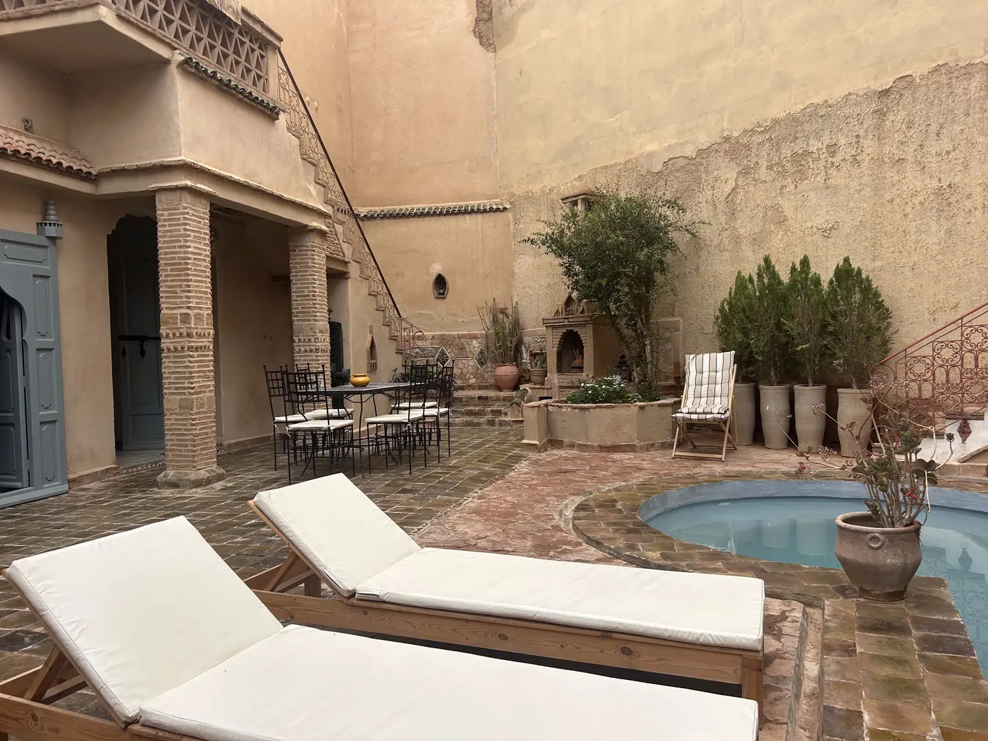Cour intérieure et piscine du Riad Dar Laure à Taroudant