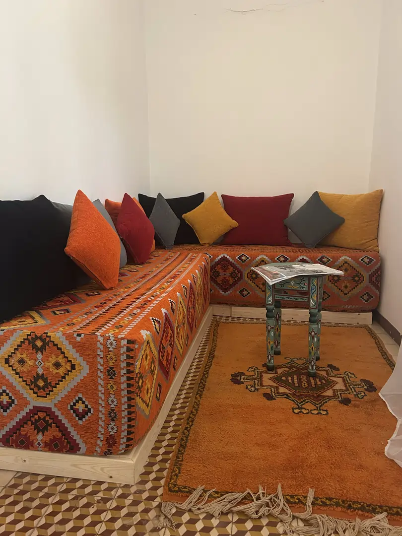 Salon du Riad Dar Laure autour de la cour