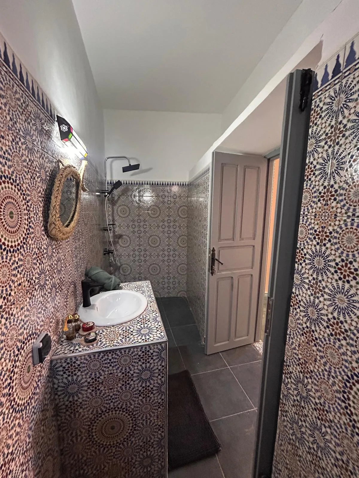 Salle de bains de la chambre terracotta